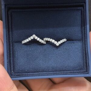 ladies multistone chevron style band made in 14kt white gold